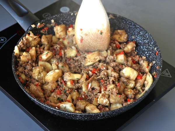 Fyllda auberginer med gratinerad mozzarella - Beredning steg 6