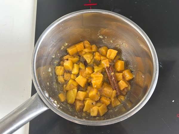 Hemlagad mango chutney: den sötsura indiska kryddan som passar till allt - Beredning steg 4