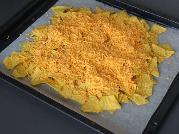 Toppade nachos perfekta för en aperitifmiddag! - Beredning steg 4