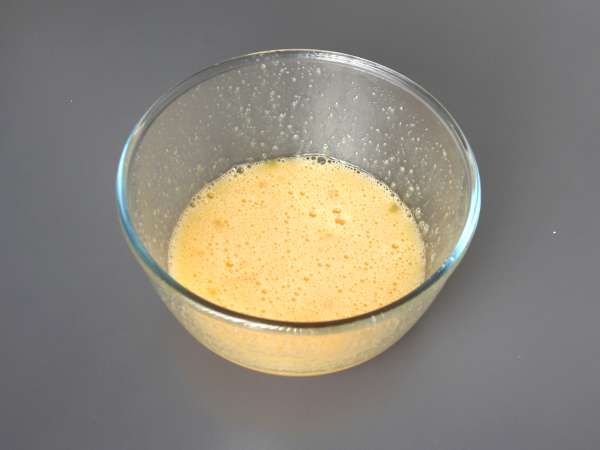 Superenkel valnötskaka gjord på bara 4 ingredienser - Beredning steg 1