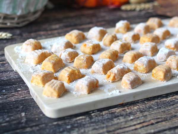 Hemlagad pumpa gnocchi: mjuk, delikat och perfekt för hösten! - Beredning steg 8