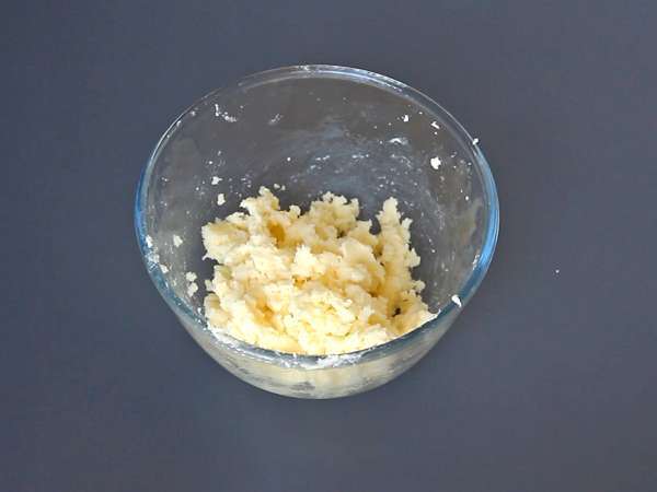 Kanelrullar, smälter i munnen och är krispiga med god smak av kanel - Beredning steg 2