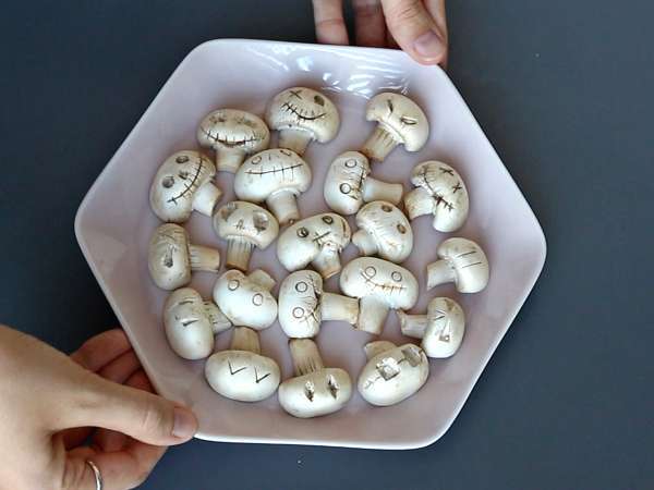 Halloween-tårtor med svamp och vitlöks- och örtost - Beredning steg 5