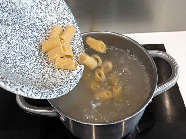 Pasta al forno ai funghi: det perfekta krämiga och trådiga receptet för hösten - Beredning steg 5