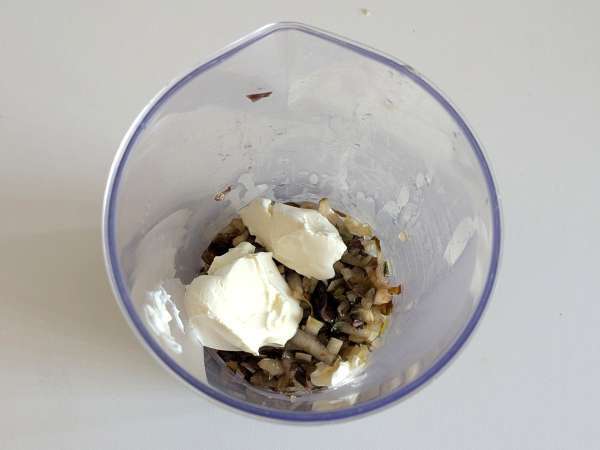 Krämig pasta med radicchio, knaprigt bacon och valnötter: snabbt och oemotståndligt recept - Beredning steg 4