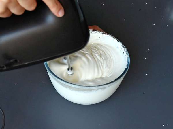 Du behöver ingen form för att göra den här röda fruktloggen! - Beredning steg 1