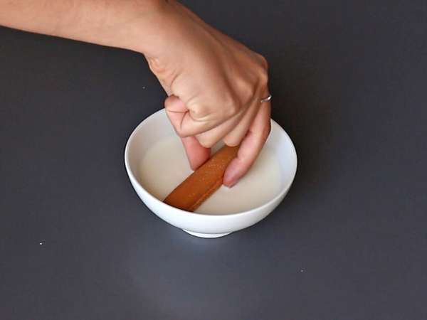 Du behöver ingen form för att göra den här röda fruktloggen! - Beredning steg 2