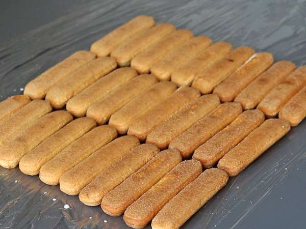 Du behöver ingen form för att göra den här röda fruktloggen! - Beredning steg 3