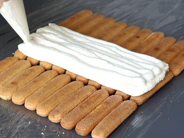 Du behöver ingen form för att göra den här röda fruktloggen! - Beredning steg 4