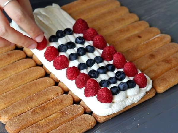 Du behöver ingen form för att göra den här röda fruktloggen! - Beredning steg 5