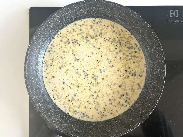 Hemlagad pepparsås: krämig, väldoftande och superenkel! - Beredning steg 5