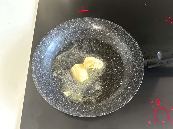 Confiterad lök: enkelt, elegant och perfekt till kött och ost - Beredning steg 2