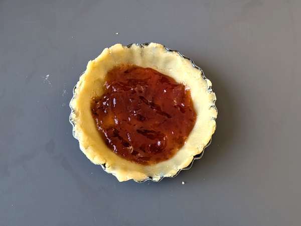 Jordgubbssylt Alla hjärtans dag-tårtor: romantiska hemlagade godisar - Beredning steg 4