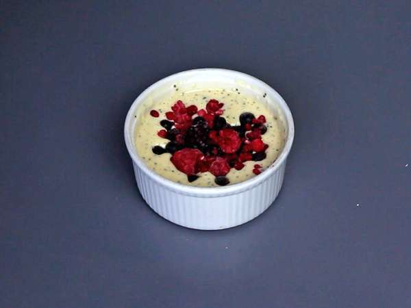 Superenkel proteinkaka med röd frukt - Beredning steg 3