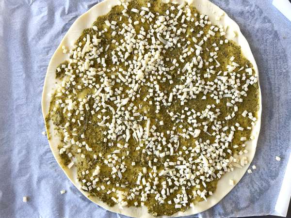 Mozzarella pesto smördegsbakelser med fritös, klara på 15 minuter! - Beredning steg 2