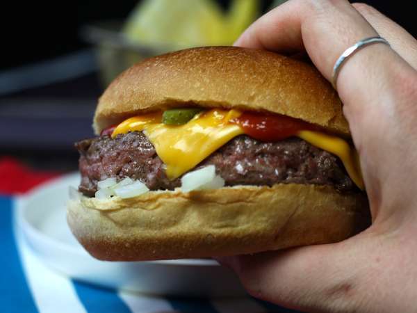 Cheeseburger, den berömda burgaren som alla älskar! - Beredning steg 6