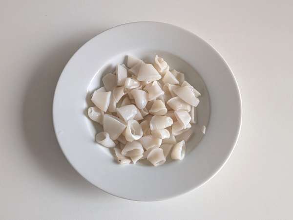 Pasta med fryst bläckfisk och körsbärstomater: enkelt och välsmakande recept - Beredning steg 1