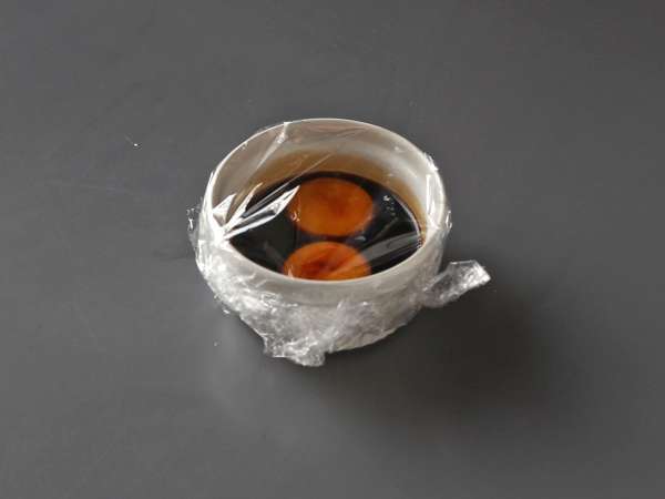 Onigiri med äggulor konserverade i sojasås - Beredning steg 1