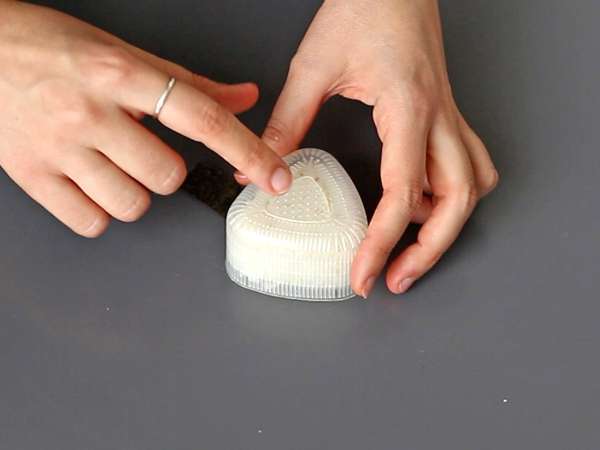 Onigiri med äggulor konserverade i sojasås - Beredning steg 8