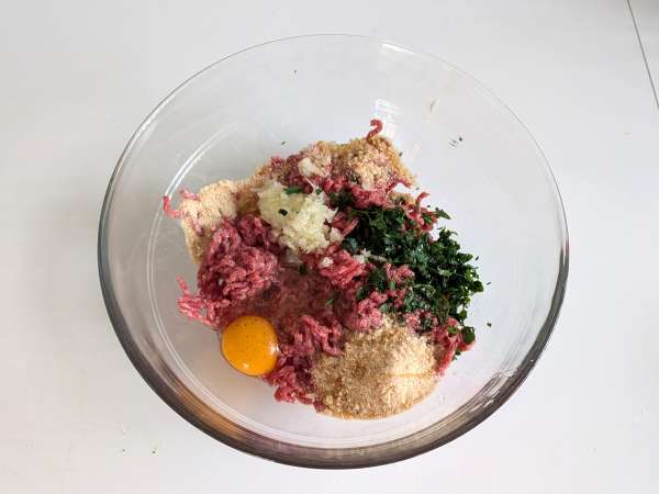 Mjuka köttbullar i luftfryser: snabbt och enkelt recept med nötkött - Beredning steg 3