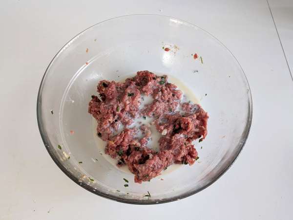 Mjuka köttbullar i luftfryser: snabbt och enkelt recept med nötkött - Beredning steg 4