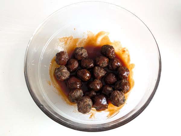 Köttbullar i luftfryser med sötsur grillsås: enkelt och välsmakande recept - Beredning steg 7