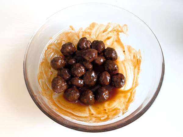 Köttbullar i luftfryser med sötsur grillsås: enkelt och välsmakande recept - Beredning steg 8