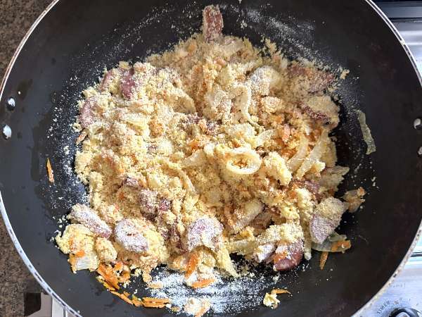 Gyllene pepperonifarofa med ägg och morot - Beredning steg 3