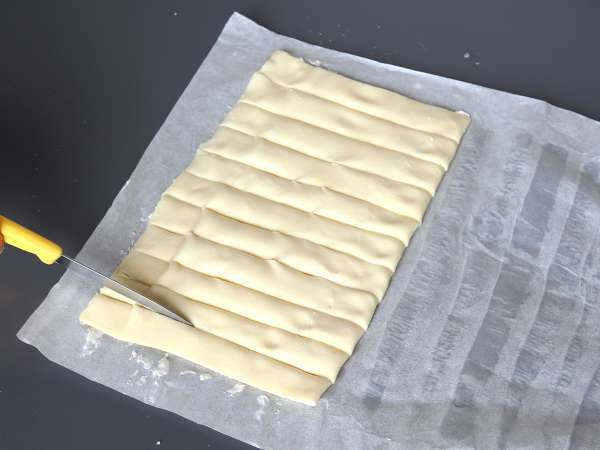 Flakiga ostsnurror med Airfryer - Beredning steg 4