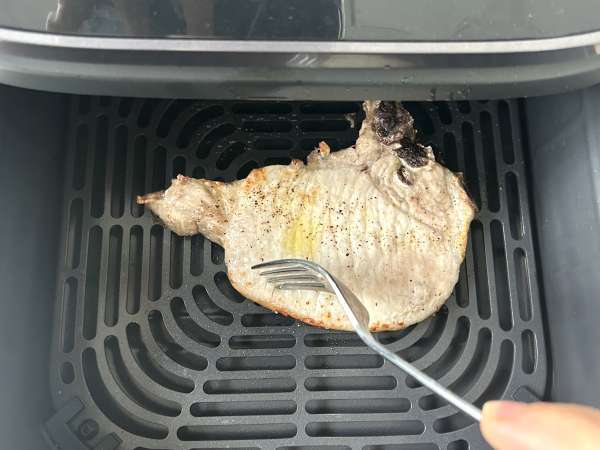 Hur tillagar man en fläskkotlett i Airfryer? - Beredning steg 3