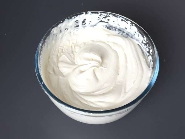 Charlotte med röd frukt och madeleines - Beredning steg 3