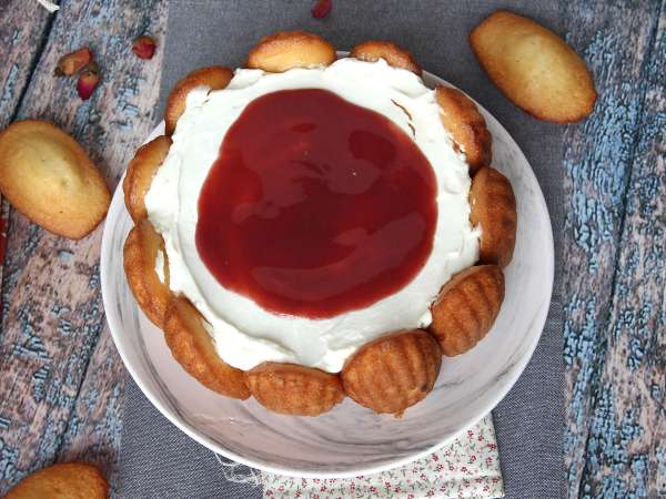 Charlotte med röd frukt och madeleines - Beredning steg 9