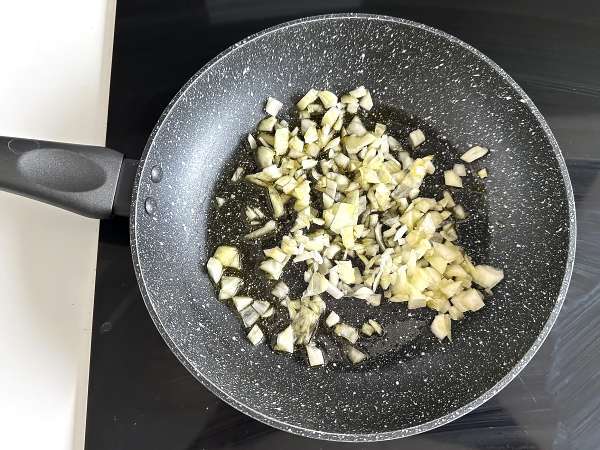 Sardinkaka: ett enkelt, saftigt och välsmakande recept - Beredning steg 1