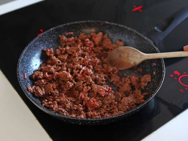 Ugnsbakade tortillas med quesadillas och kryddig nötköttsfyllning - Beredning steg 2