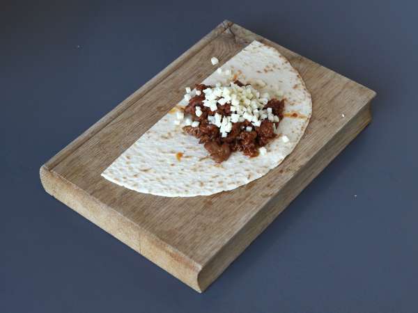 Ugnsbakade tortillas med quesadillas och kryddig nötköttsfyllning - Beredning steg 4