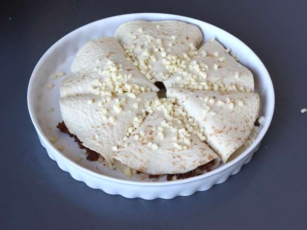Ugnsbakade tortillas med quesadillas och kryddig nötköttsfyllning - Beredning steg 5