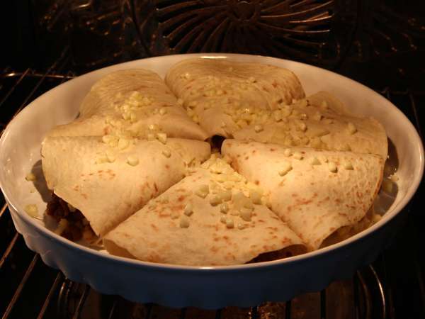 Ugnsbakade tortillas med quesadillas och kryddig nötköttsfyllning - Beredning steg 6