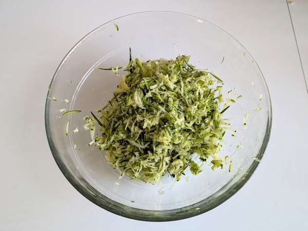 Conchiglioni fyllda med ricotta, zucchini och citron: krämig och gratinerad i ugnen - Beredning steg 1