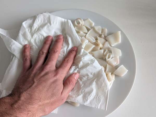 Bläckfiskringar i fritös krispiga och lätta - Beredning steg 1