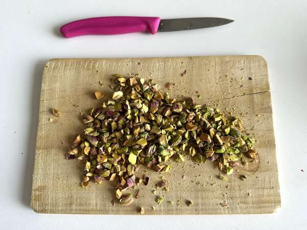 Ultrafuktig tårta med pistaschmandel, lime och zucchini - Beredning steg 2