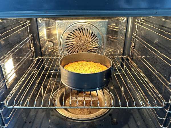 Ultrafuktig tårta med pistaschmandel, lime och zucchini - Beredning steg 8