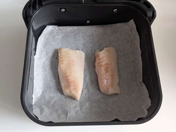 Luftstekt torsk med körsbärstomater, oliver och citron: lätt och snabbt recept - Beredning steg 3