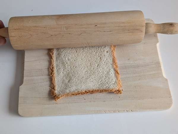 Brödkorgar med mozzarella, körsbärstomater och svarta oliver - Beredning steg 2