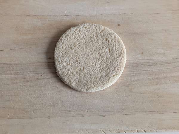 Brödkorgar med mozzarella, körsbärstomater och svarta oliver - Beredning steg 3