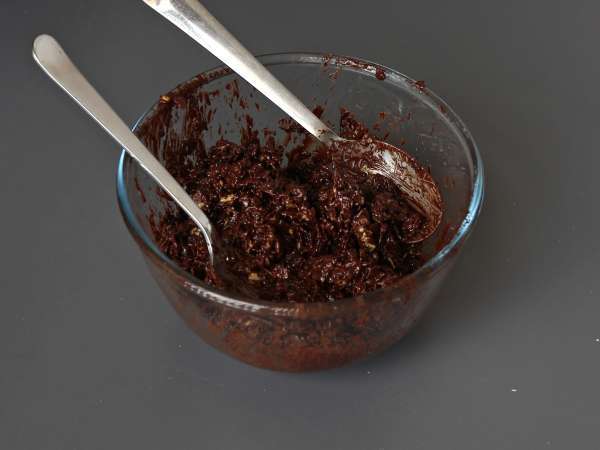 Chokladpraliner i sandrosor - Beredning steg 3