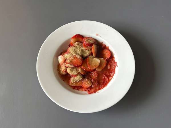 Jordgubbstårta, den amerikanska jordgubbstårtan med grädde som aldrig slår fel - Beredning steg 1