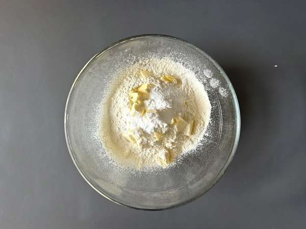 Jordgubbstårta, den amerikanska jordgubbstårtan med grädde som aldrig slår fel - Beredning steg 2