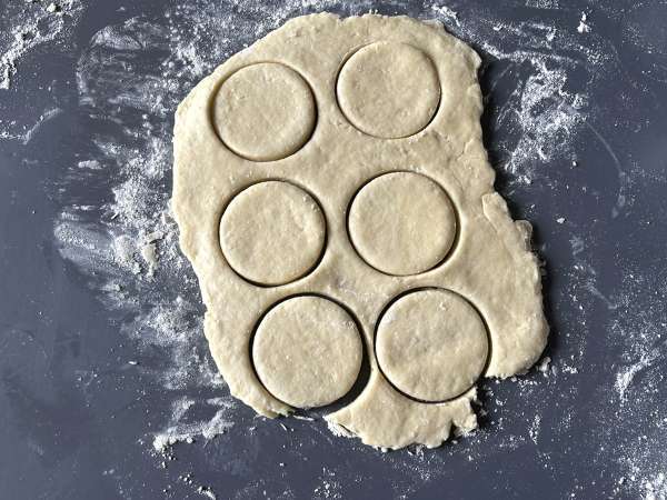 Jordgubbstårta, den amerikanska jordgubbstårtan med grädde som aldrig slår fel - Beredning steg 4