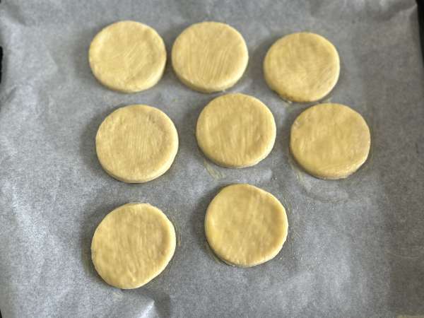 Jordgubbstårta, den amerikanska jordgubbstårtan med grädde som aldrig slår fel - Beredning steg 5