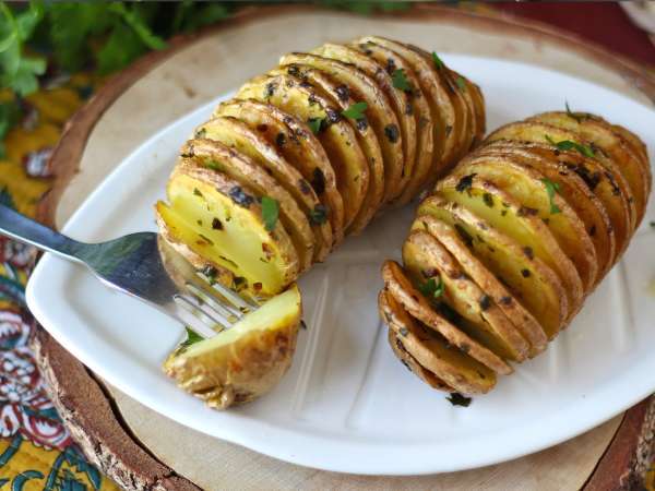 Hasselbackspotatis i fritösen: krispig, smältande i munnen och ultraenkel! - Beredning steg 7